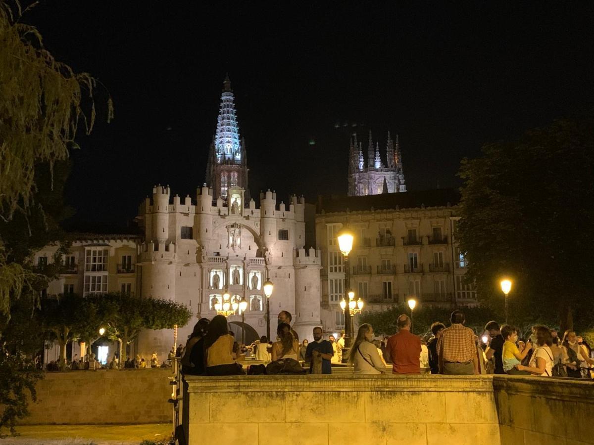 Mirando A La Catedral Desde Plaza Vega Lägenhet Burgo Exteriör bild
